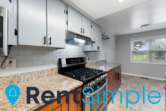 Building Photo - 9879 Lakepointe Dr