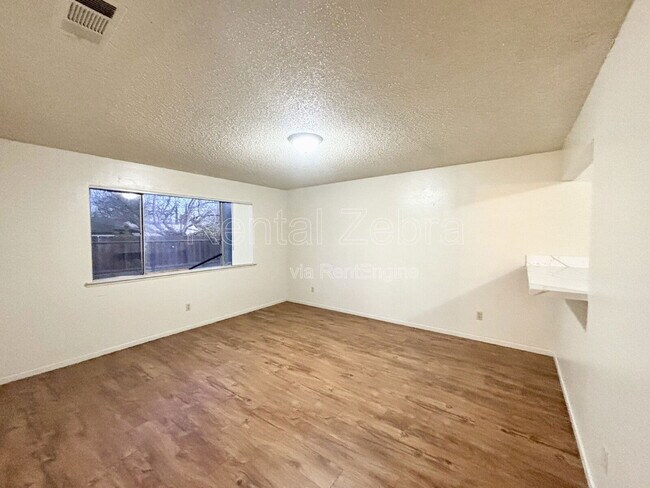 Building Photo - 3290 Cheyenne Dr