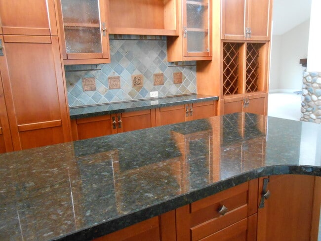 Building Photo - Stunning 3-Bed/2-Bath Entertainer's Dream ...