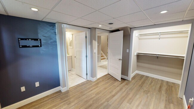 Building Photo - $1695/Bedroom | 7BR Home Near UTK | Fort S...