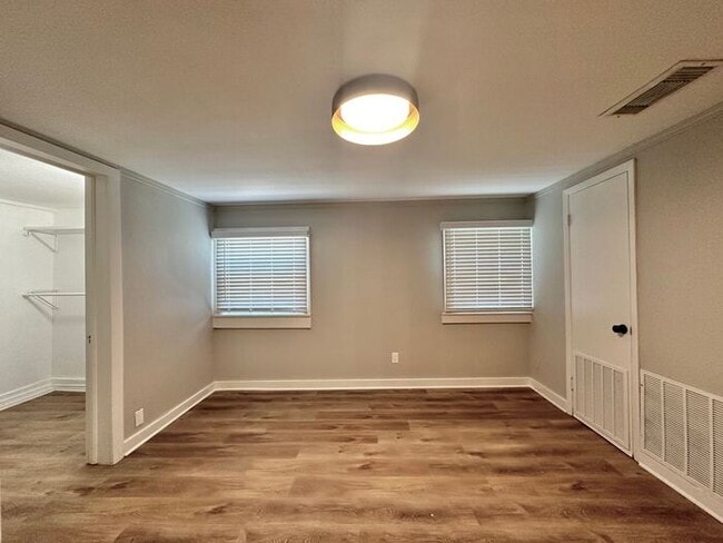 Building Photo - Cozy 1-Bedroom, 1-Bath Gem Near the Azalea...