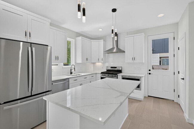 Building Photo - 5305 Ledesma Rd