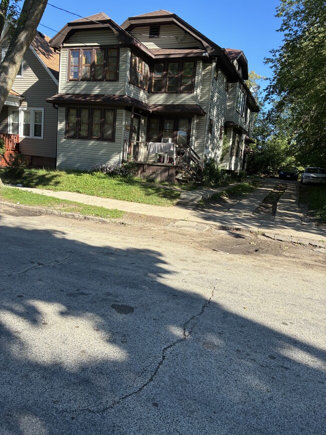 Building Photo - 1310 W Clarke St