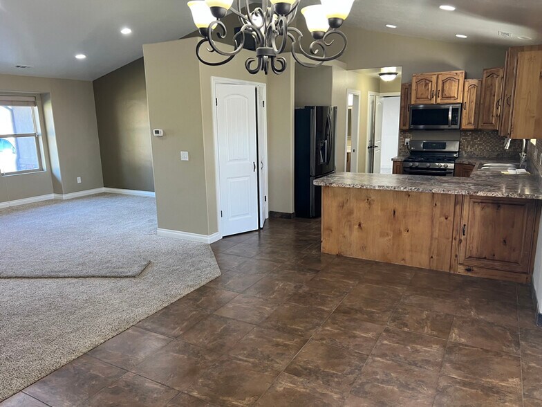 Building Photo - 5223 S 4700 W