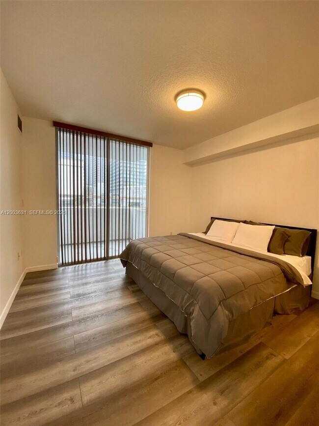 Building Photo - 115 SW 11th St