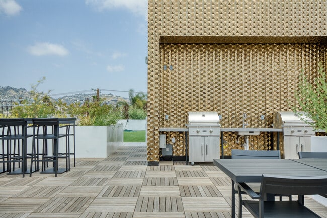 Building Photo - 700 N Spaulding Ave