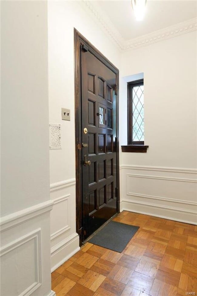 Building Photo - 7572-74 York