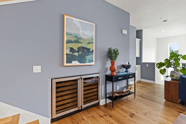 Building Photo - Modern Furnished Townhome in Downtown Napa