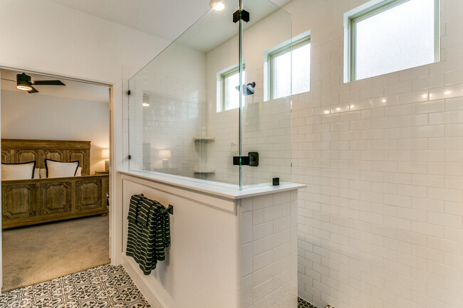 Master Bath Primary - 1249 W Yarrow Ave