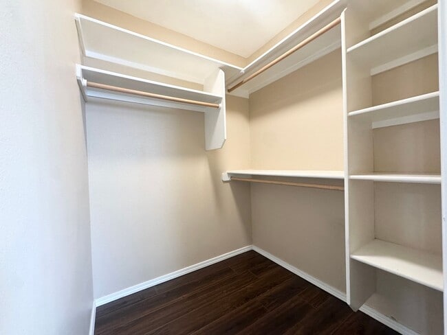 Building Photo - Modern and Updated 3bd/2b Home for Rent in...