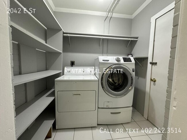 Building Photo - 2042 E St-