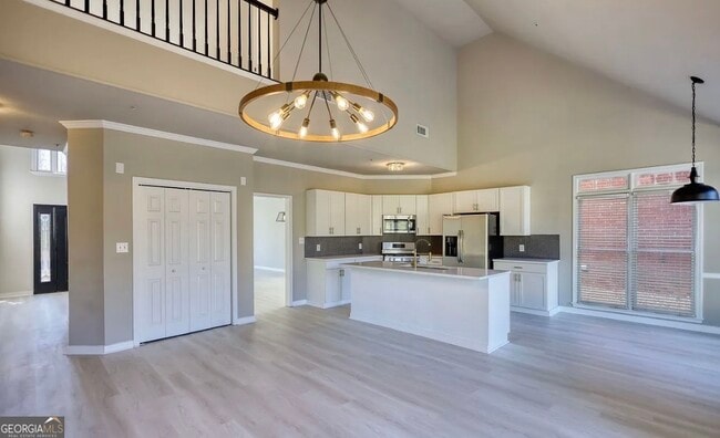 Building Photo - 2111 Highland Club Dr SE