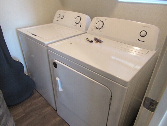 Building Photo - Gorgeous 4 Bed, 2.5 Bath Townhome in Prime Location near Downtown Livermore