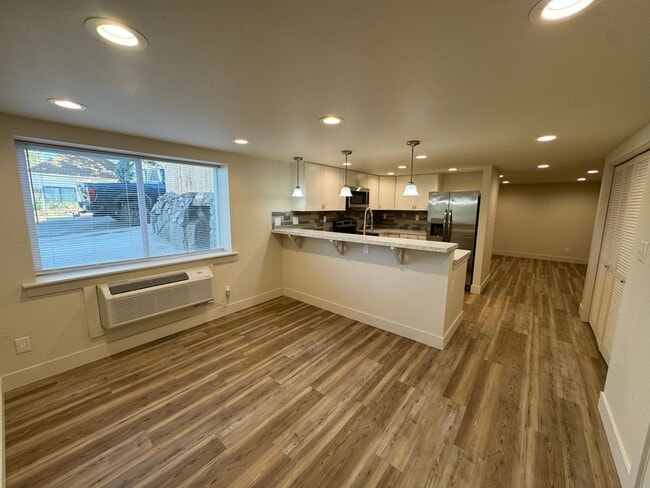 Building Photo - 410 Kittitas St