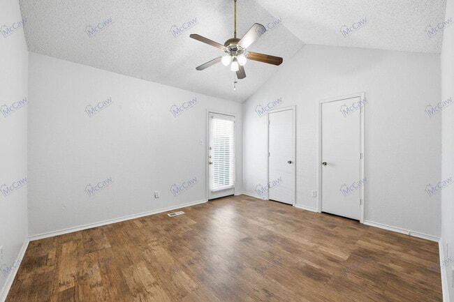 Building Photo - 800 Bluebonnet Dr