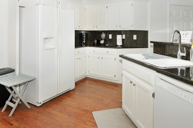 Building Photo - 888 Saddlebred Way