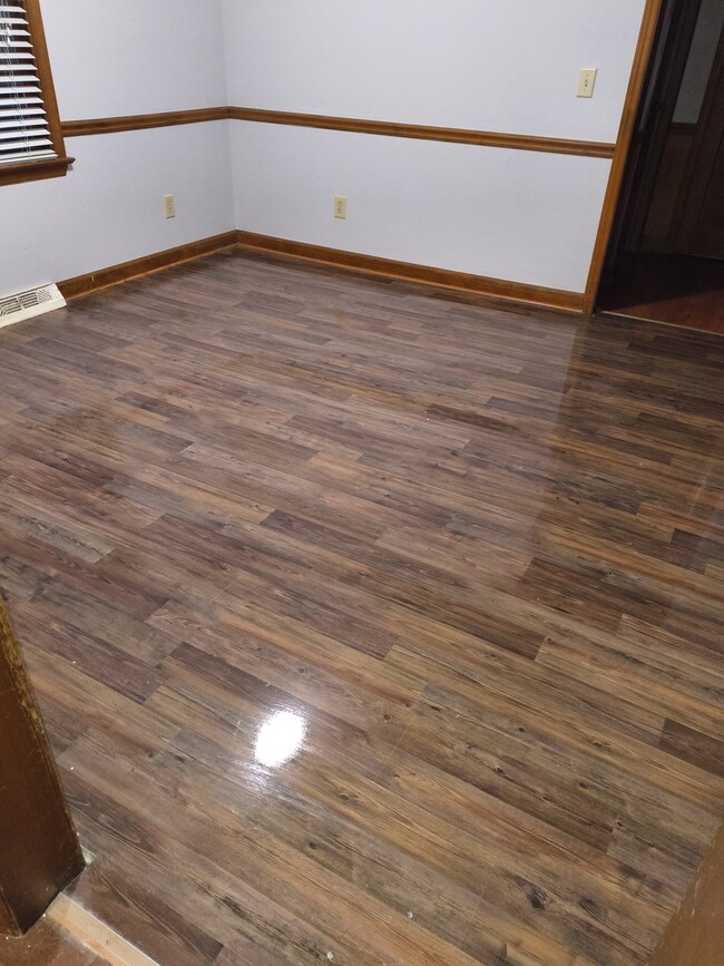 Building Photo - 160 Small Rd