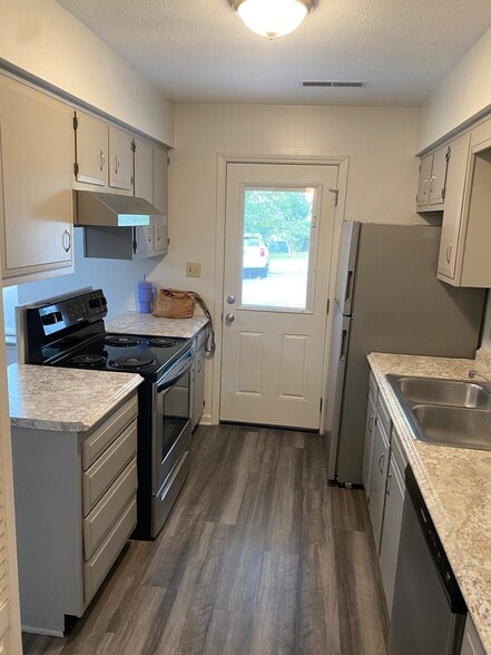 Building Photo - 506 Deer Lick Pl