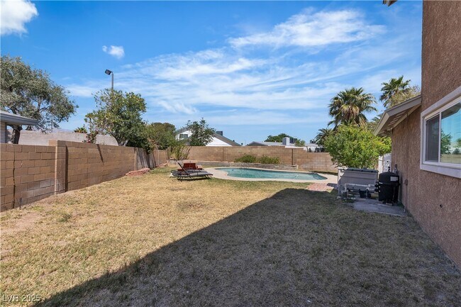 Building Photo - 7604 Charles Conrad Cir