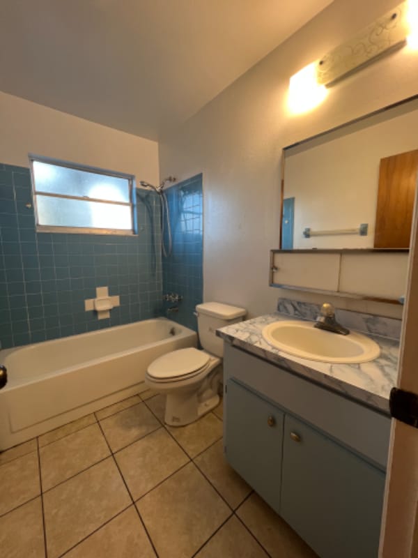 Building Photo - 425 S Avocado Ct