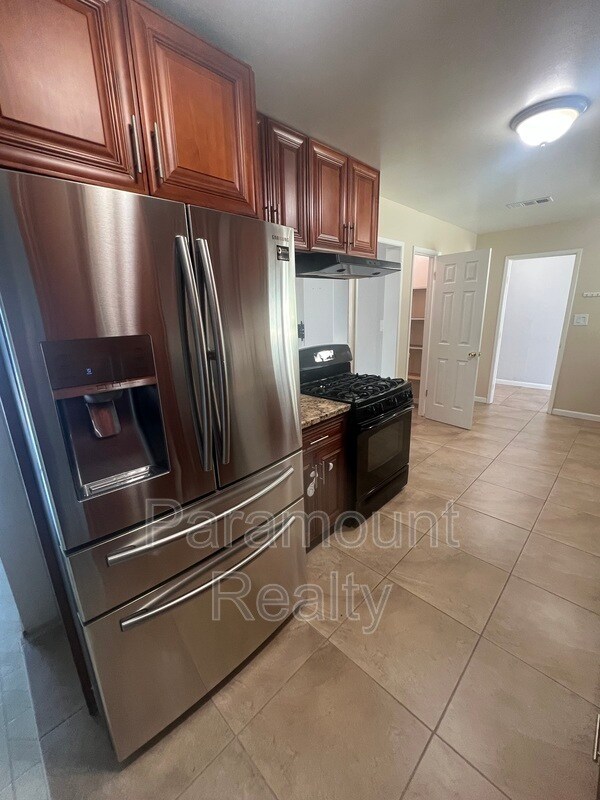 Building Photo - 30407 Treeview St