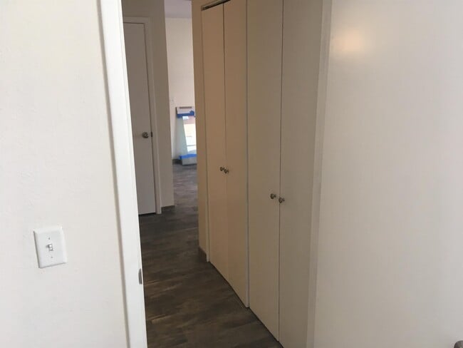 Building Photo - 2601 W Broadway Blvd