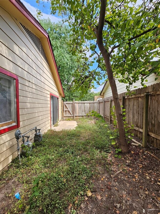 Building Photo - 6000 Emerald Forest Dr