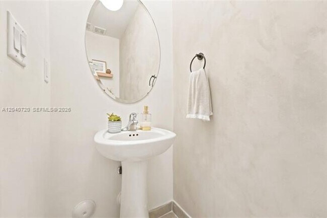 Building Photo - 25540 SW 108th Ave