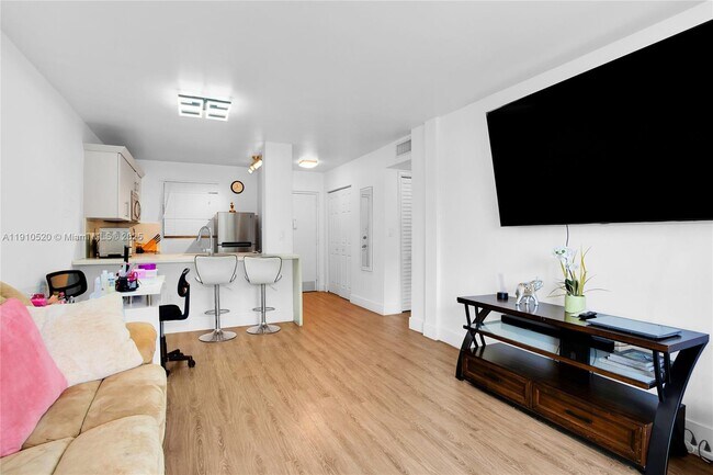 Building Photo - 6200 W Flagler St