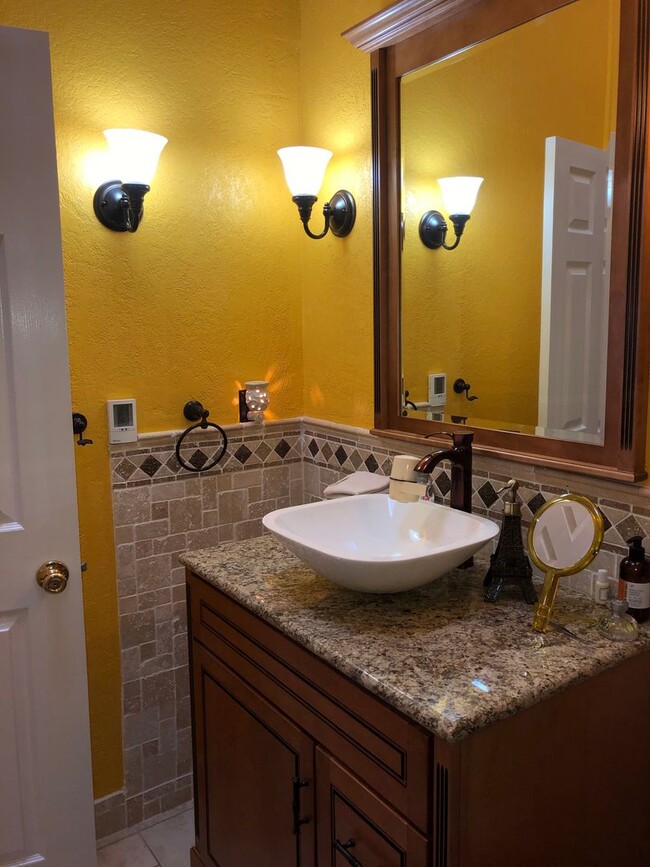 Building Photo - Gorgeous Furnished Oasis in Las Vegas Avai...