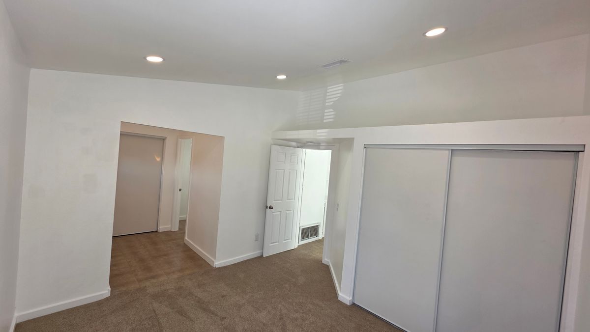 Building Photo - 210 S Paulsen