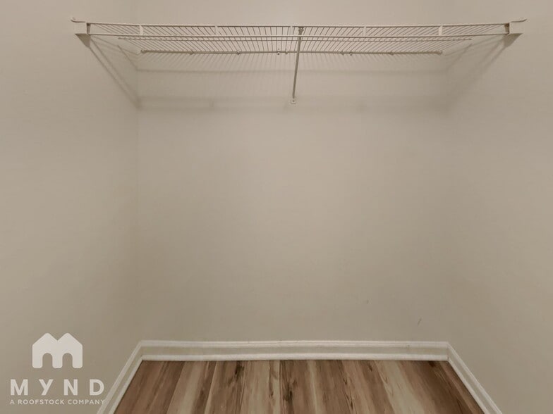 Building Photo - 605 Kings Pl