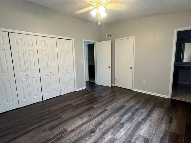 Building Photo - 1002 Parkaire Crossing