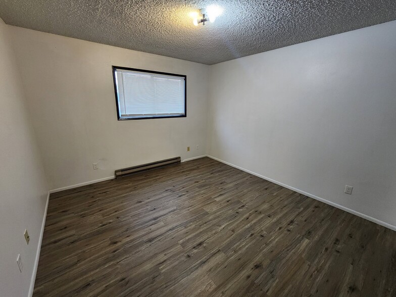 Building Photo - 1214 E 3rd St