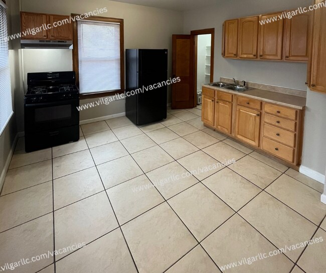 Building Photo - 461 Hayes St