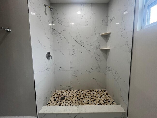 Building Photo - 838 SE Proctor Ln