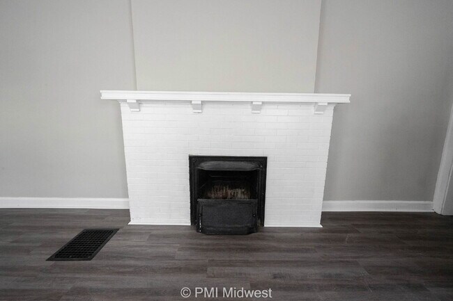 Building Photo - "Charming 3 Bedroom with Hardwood Floors i...