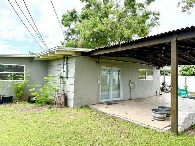 Building Photo - Charming updated 3Bedrooms 1Bath Home in p...
