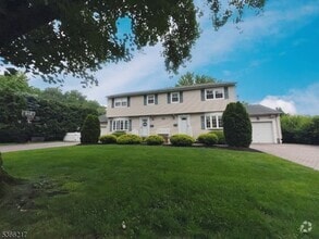 Building Photo - 63 Primrose Ln