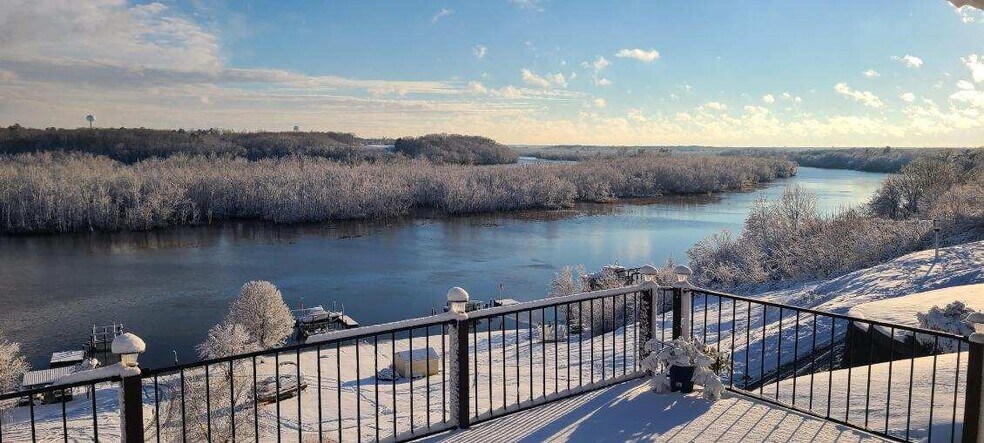Building Photo - 511 Riverview Ct