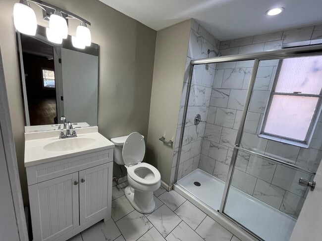 Building Photo - 1705 Sycamore St