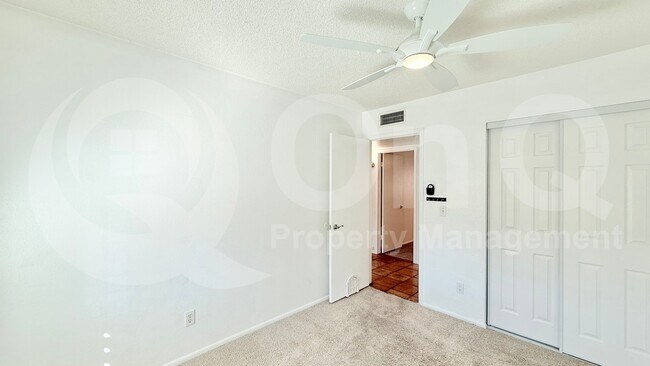 Building Photo - 8960 W Royal Palm Rd