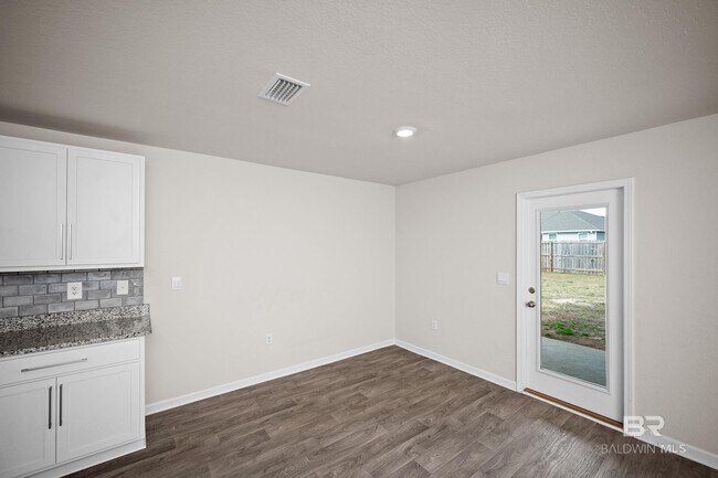 Building Photo - 3172 Vista Delmar Dr