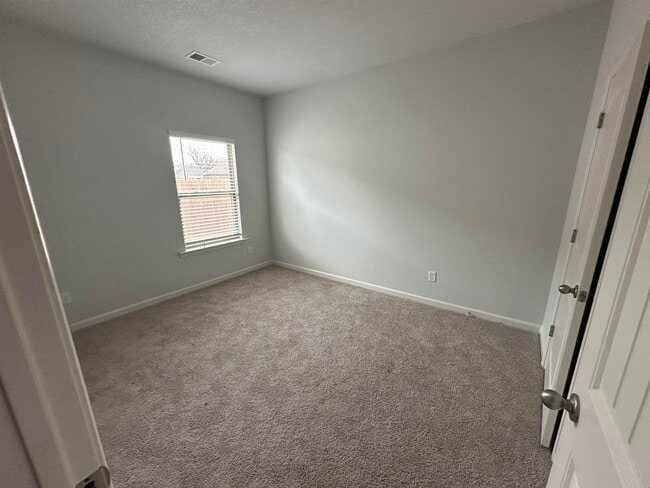 Building Photo - 90 Creek Fall Dr