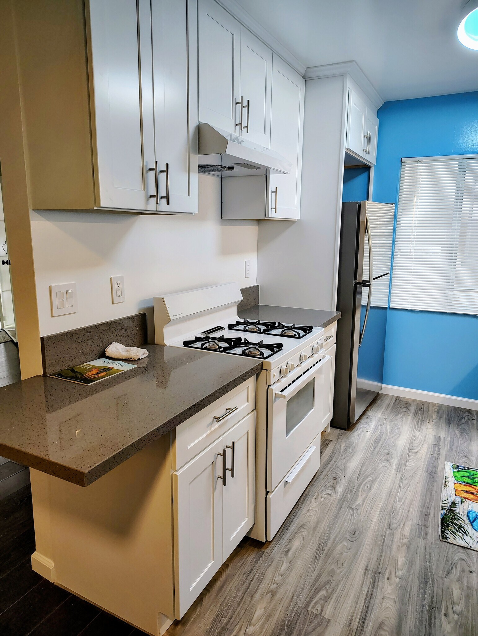 GALLEY KITCHEN WITH APPLIANCES - 1217 S Orange Grove Ave