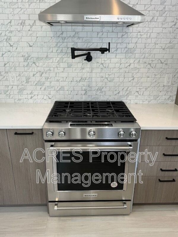 Building Photo - 9423 36th Ave SW