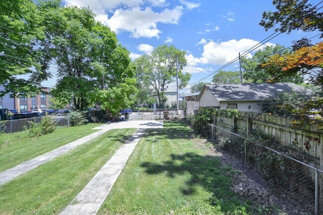 Building Photo - 84 N Monroe Ave