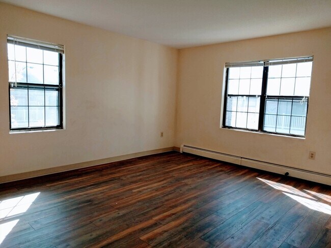 Building Photo - 26 Kenmar Dr