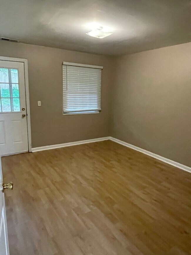 Building Photo - Candler Park Townhouse, Steps from Candler...