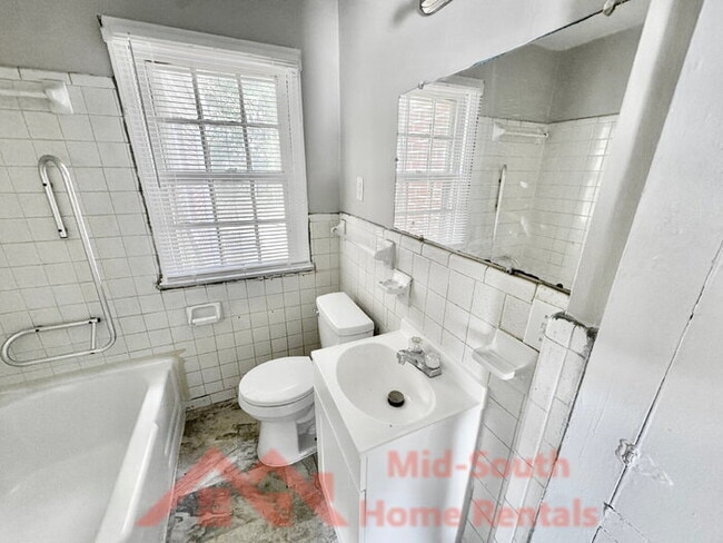 Building Photo - 2736 Dunn Ave